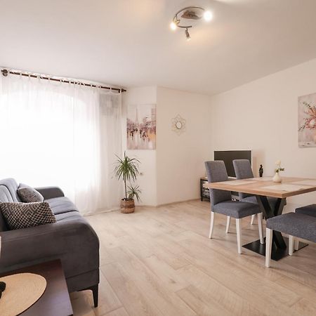 Viva - 2 Bedroom Apt In City Centar Zadar Buitenkant foto