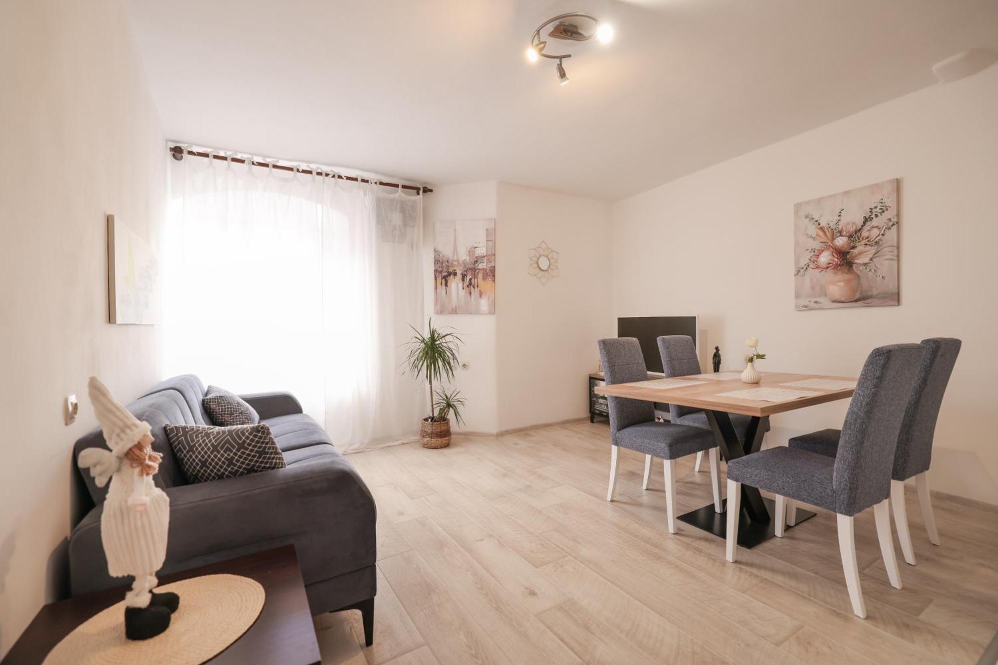 Viva - 2 Bedroom Apt In City Centar Zadar Buitenkant foto
