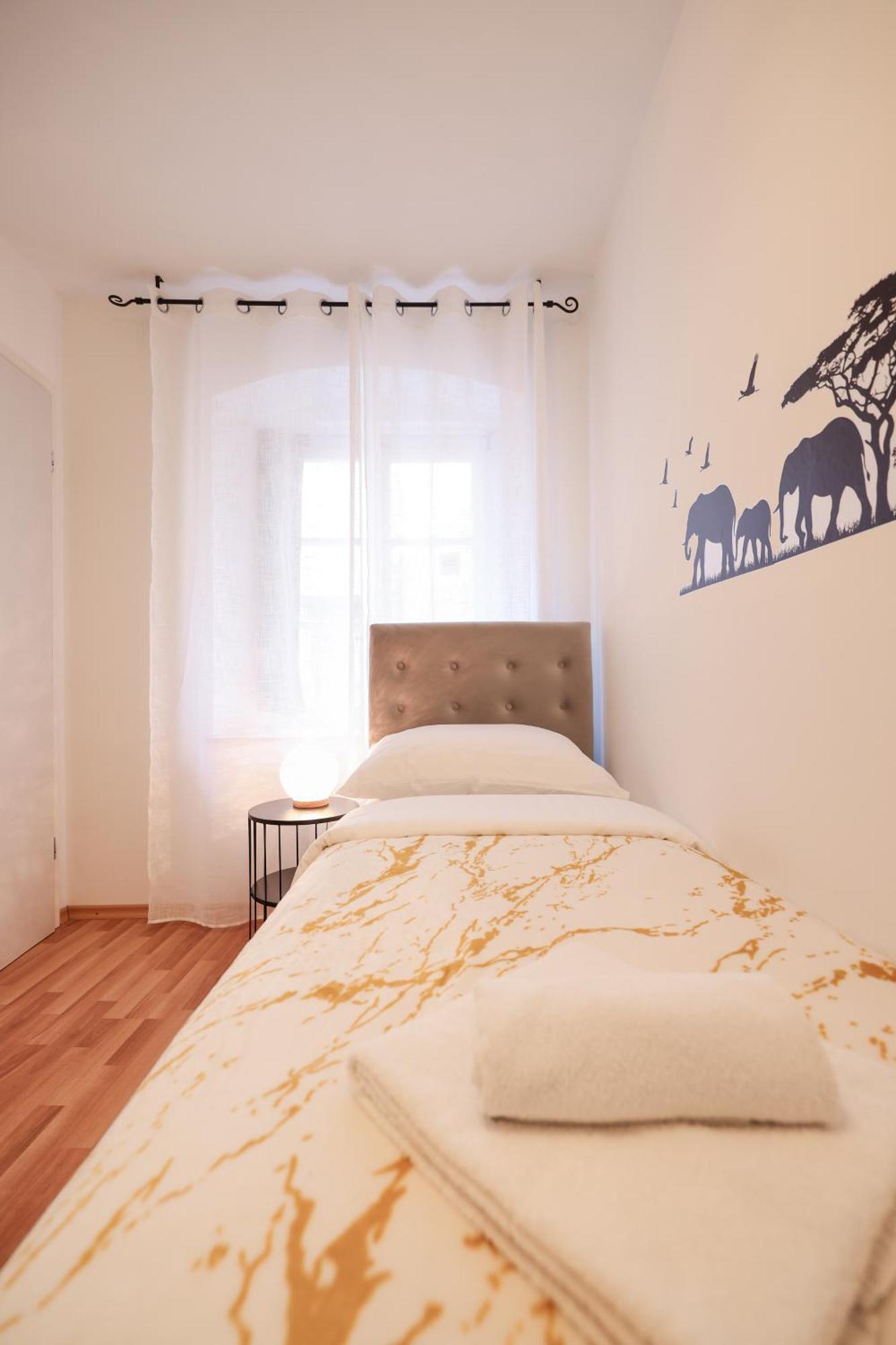 Viva - 2 Bedroom Apt In City Centar Zadar Buitenkant foto