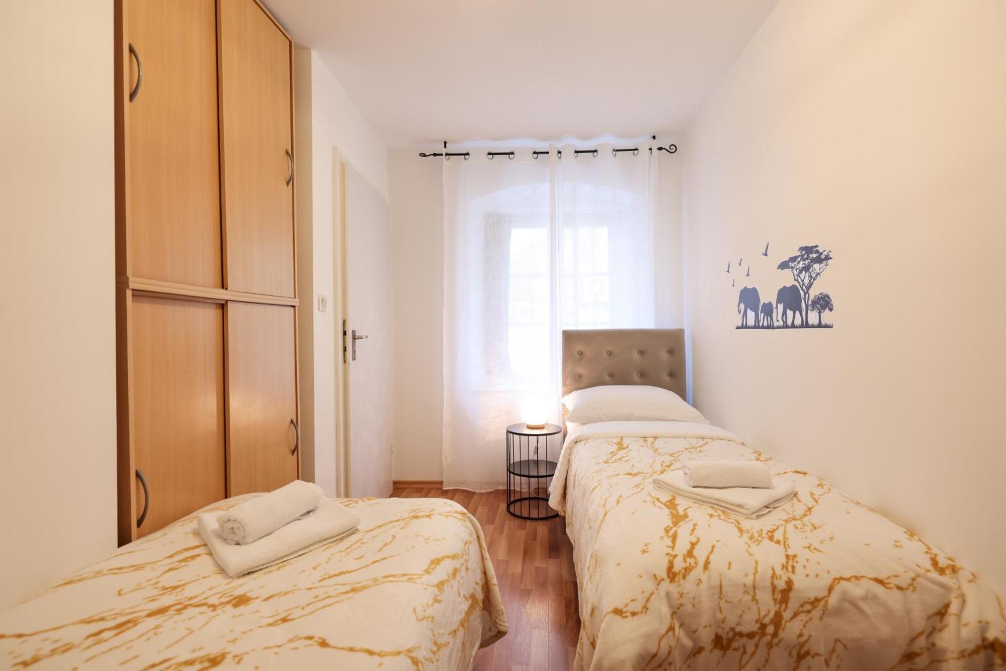 Viva - 2 Bedroom Apt In City Centar Zadar Buitenkant foto