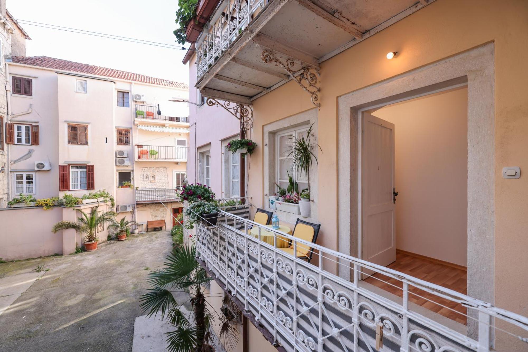 Viva - 2 Bedroom Apt In City Centar Zadar Buitenkant foto